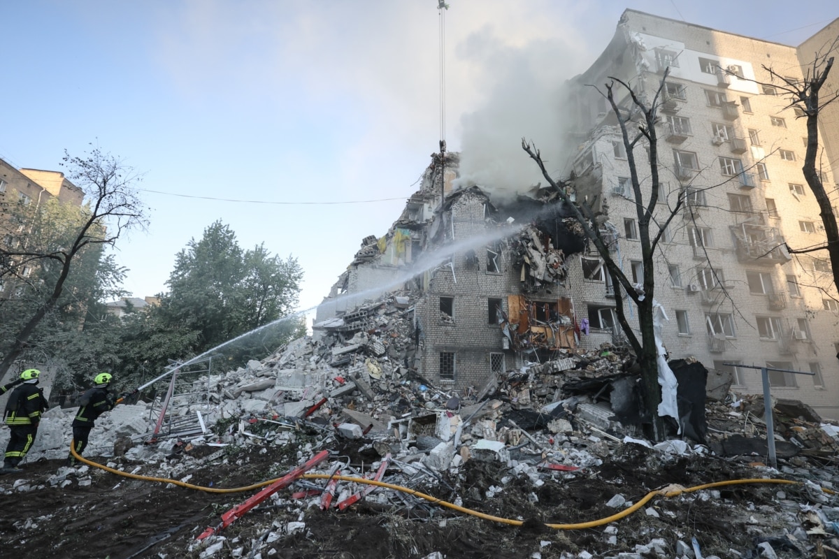 У Дарницькому районі Києва обвалився під’їзд багатоповерхівки внаслідок влучання російської ракети