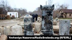 Пам’ятник Катерини Кооп, дружини підприємця заводу, на основі якого радянська влада створила «АвтоЗАЗ»