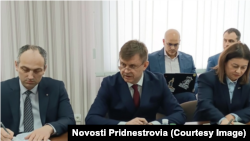 Delegația Chișinăului condusă de vicepremierul pentru Reintegrare, Valeriu Chiveri (centru), la reuniunea în formatul 1+1 de la sediul OSCE din Tiraspol din 26 februarie 2026.