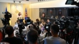 Presidentja e Kosovës, Vjosa Osmani, gjatë konferencës për media në Prishtinë më 9 shtator 2025. 