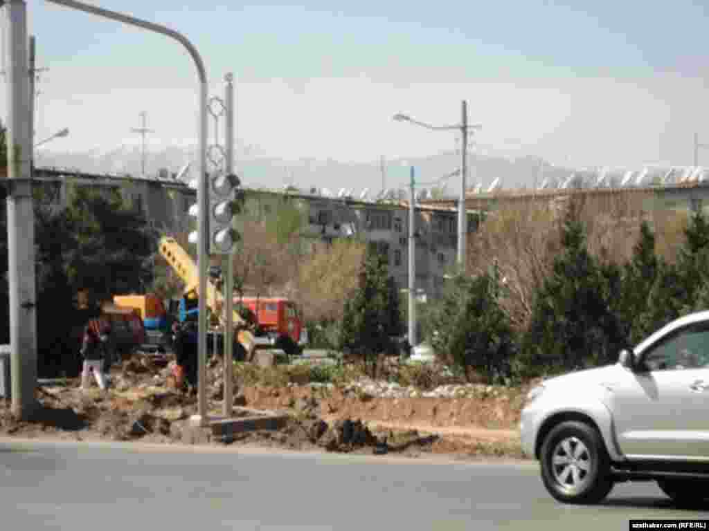 Aşgabatda &yacute;ol abatla&yacute;yş işleri ge&ccedil;iril&yacute;&auml;r.