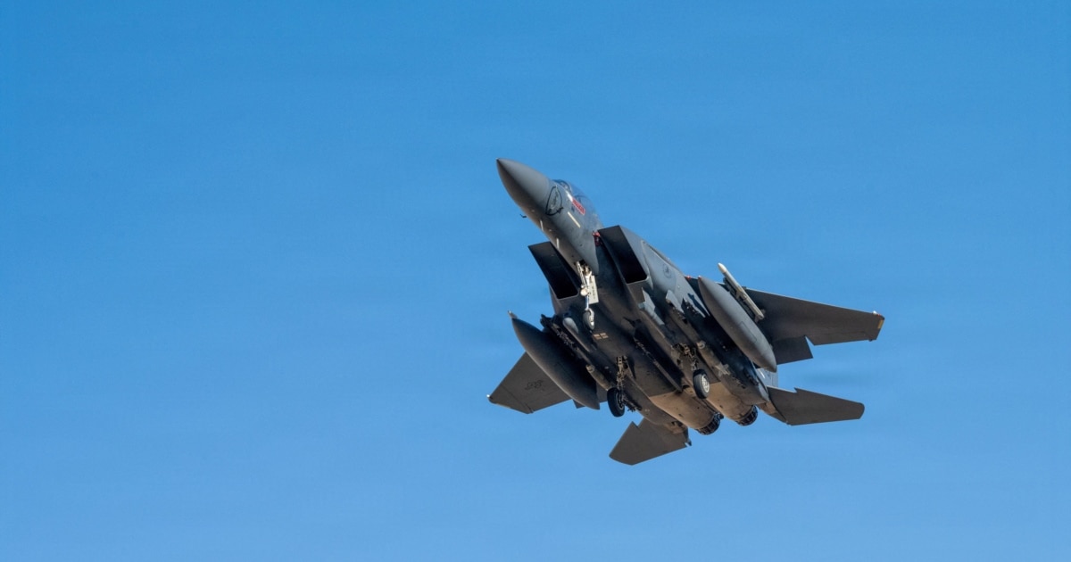 Një zyrtar amerikan thotë se po zhvillohen kërkime për ekuipazhin e aeroplanit të SHBA së të rrëzuar në Iran