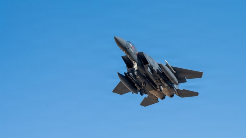 США ведуть пошуки екіпажу винищувача, збитого над Іраном