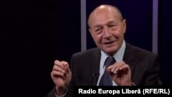 Fostul președinte al României Traian Băsescu în studioul Europei Libere de la Chișinău