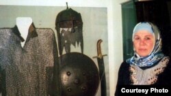 Бәйрәмова Чәрдән музеендагы бу экспонатларны Ибраһим ханныкы дип саный
