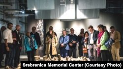 Delegacija britanskog parlamenta u poseti Memorijalnom centru u Srebrenici, 30. septembar 2021. 