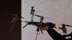 Безпілотник у кольорах України та Німеччини під час візиту президента України та міністра оборони Німеччини на виробничий майданчик компанії з виробництва безпілотників Quantum Frontline Industries (QFI) поблизу Мюнхена, архівне фото