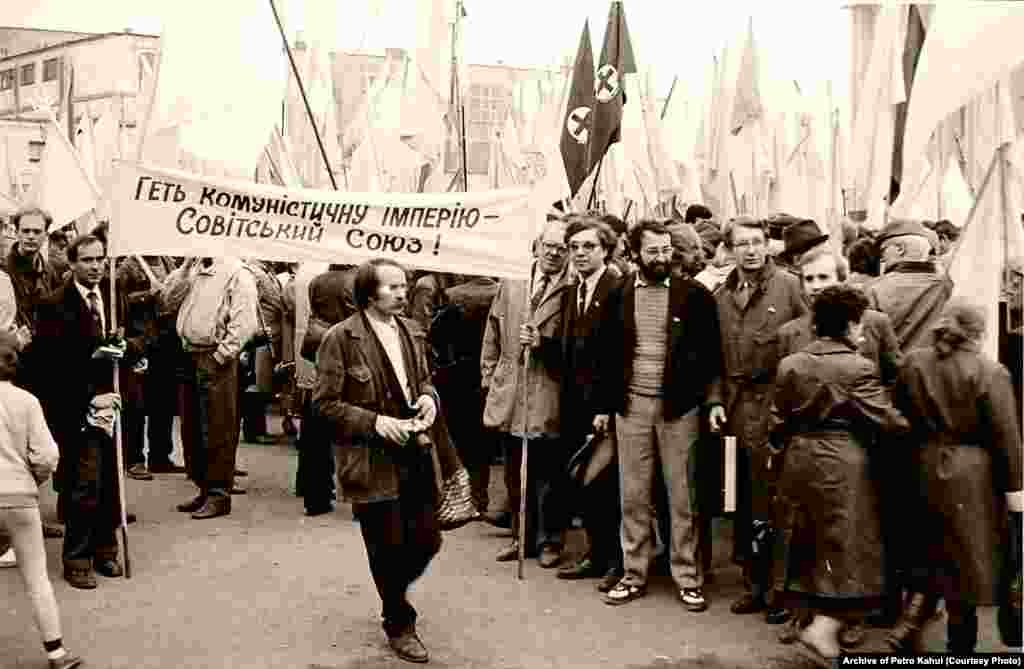 25 березня 1990 рік. Мітинг у Хусті (Закарпатська область), де проходило засідання великої ради Народного руху України