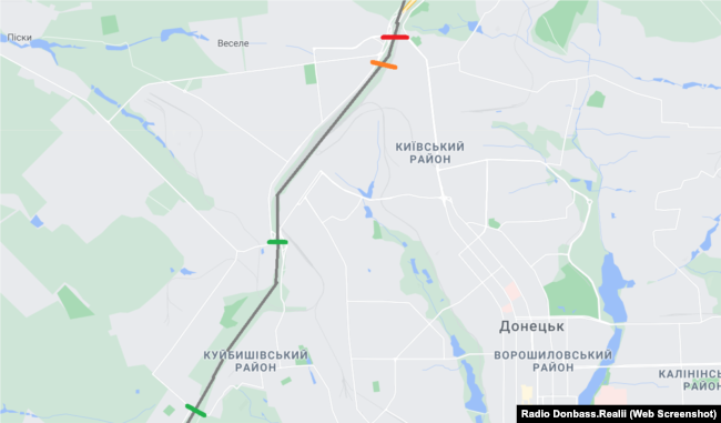 Сіра лінія - залізничні колії. Червоним позначений зруйнований Путилівський міст. Помаранчевим позначений насипаний переїзд. Зеленим - шляхи, що ще залишилися.