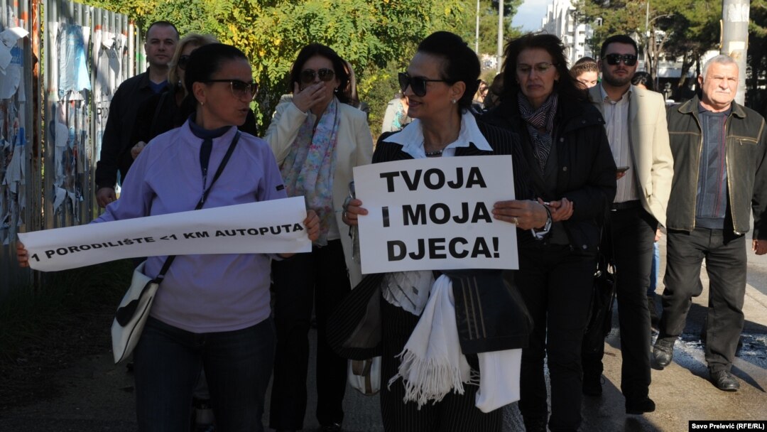 Protestna šetnja u Podgorici zbog infekcije beba u bolnici u Bijelom Polju, 17. novembar 2014