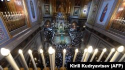 Илустрација:Руски православни верници. 