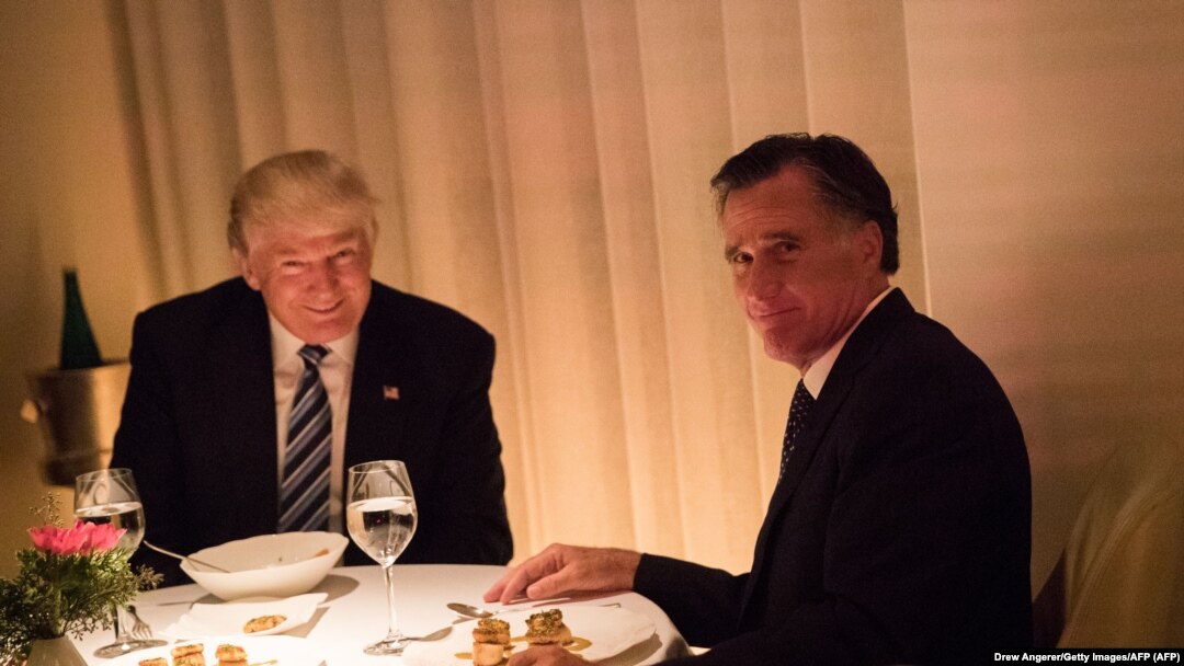 Izabrani predsjednik SAD Donald Trump i Mitt Romney na večeri u New York City 29. novembra 2016.