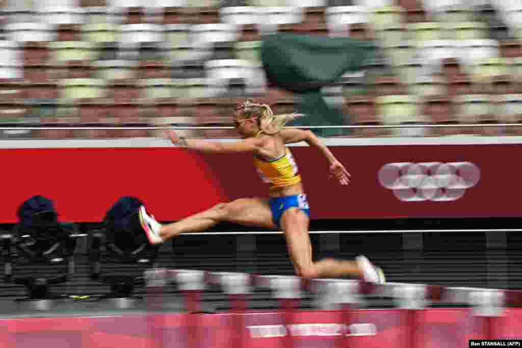 Українка Вікторія Ткачук на дистанції 400 м із бар&rsquo;єрами серед жінок. Токіо, 31 липня 2021 року