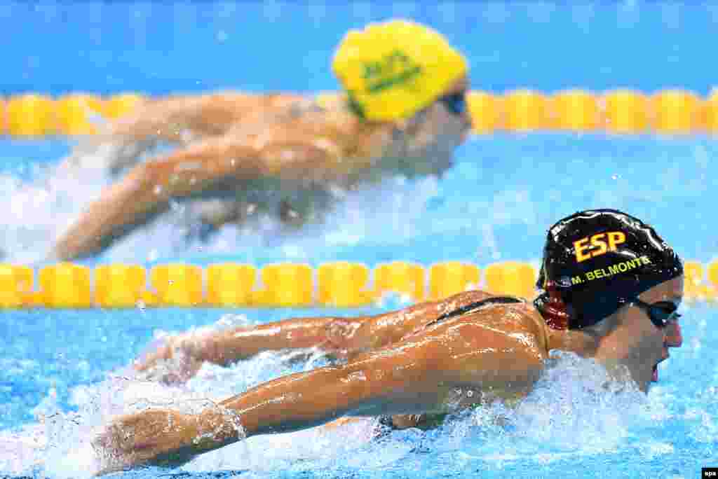 Mireia Belmonte Garcia of Spain (in the foreground) on her way to winning the women&#39;s 200-meter butterfly gold medal.