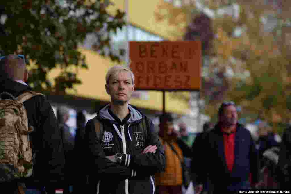 Volt, aki transzparenssel