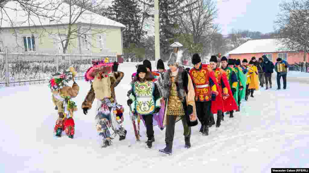 Malanca umblă prin sat și dansează două zile, nu doar în ajunul Sfântului Vasile pe stil vechi, dar și a două zi, adică pe 14 ianuarie. 