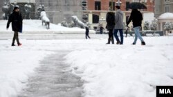 Снег во Скопје.