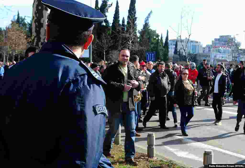 Crna Gora: Srđan Janković na snimanju protesta u Srebrenica