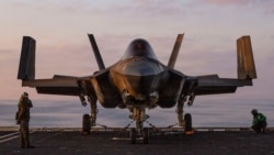 Američki borbeni avion F-35C na nosaču aviona "USS Abraham Lincoln" na nepoznatoj lokaciji na Bliskom istoku.