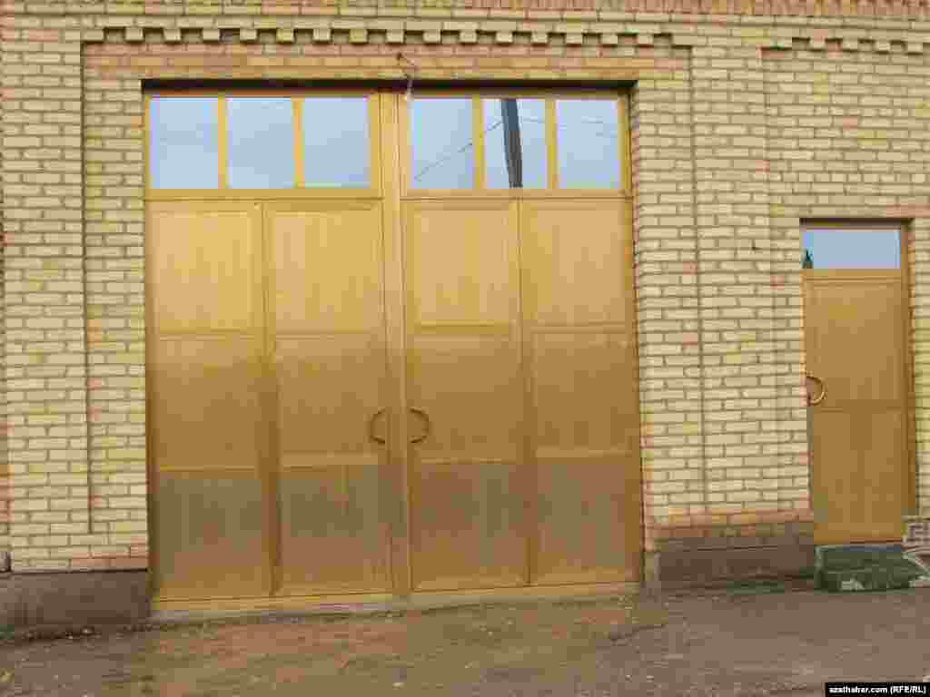 Bu derwezeleriň käbirleriniň bahasynyň 800-1000 amerikan dollary aralagyndadygy habar berilýär.