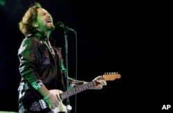  Еди Ведър по време на концерт на Pearl Jam в Бразилия през 2011 година 