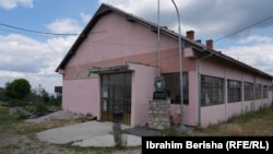 Shkolla në fshatin Debëllde të Vitisë.