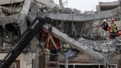 ویرانی منطقه‌ای مسکونی پس از حملات روز جمعه به تهران، هفتم فروردین