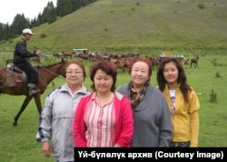 Раиса Кадырбаева кызы Асел Исаева (ортодо) менен.