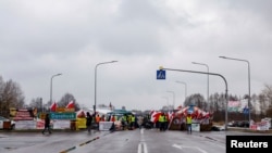 Польські фермери блокують дорогу біля Дорогуйська, 20 лютого 2024 року 