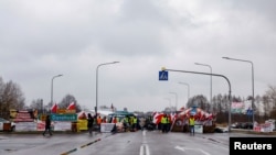  За його словами, рішення про закриття кордонів нікому не буде вигідним, окрім «нашого спільного ворога».