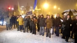 Донецький Євромайдан накрило снігом, але люди продовжують мітингувати