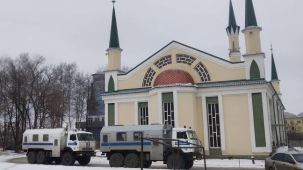 Во время пятничной молитвы в Центральную соборную мечеть Саранска приехал  ОМОН