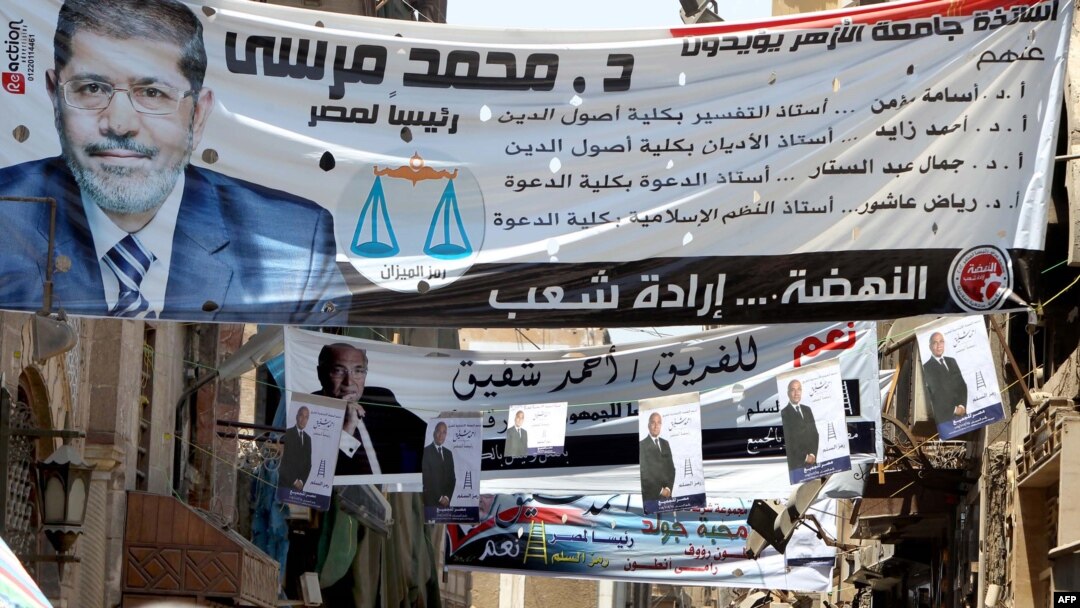 Banners of Egypt's Muslim Brotherhood candidate, Muhammad Morsi (front) and his rival, former leader Hosni Mubarak's last prime minister, Ahmed Shafiq, decorate a street in Cairo.