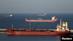 Маскаттын жээгиндеги кемелер. Оман, 10-март, 2026-жыл