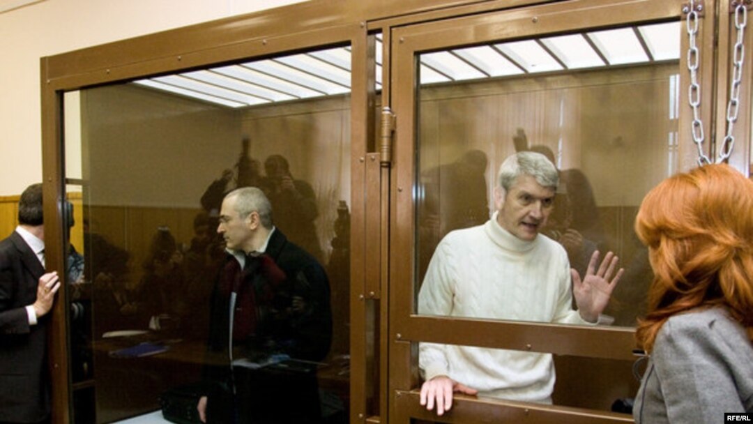 Михаил Ходорковский и Платон Лебедев в суде