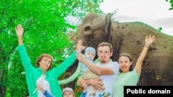 Мөнир Исәнгилдин гаиләсе белән