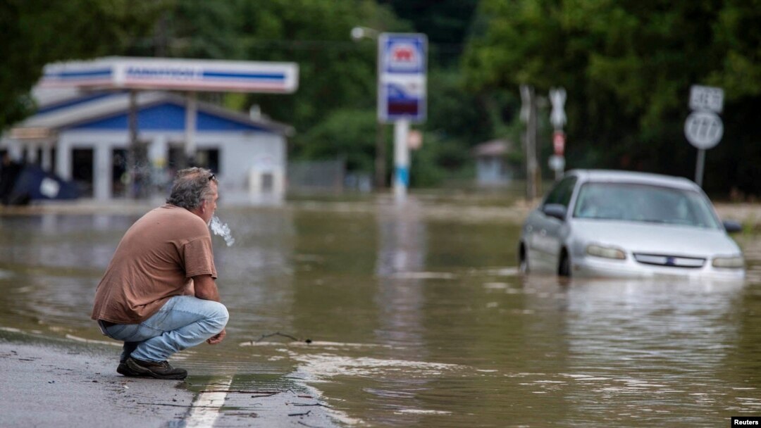 U pogođenom području postoji široko rasprostranjeno siromaštvo, gde najmanje 33.000 ljudi sada nema struju (Kentaki 28. jula)