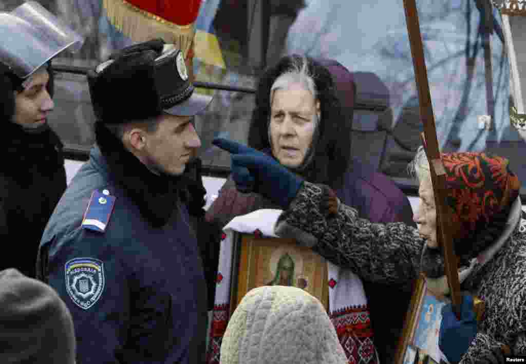 A Ukrainian woman addresses Interior Ministry personnel during a rally to support EU integration in Kyiv. (Reuters/Vasily Fedosenko)