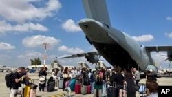Mai multe țări, inclusiv Franța (în imagine), și-au evacuat cetățenii din Israel cu avioane militare. Un grup de moldoveni au revenit în Europa cu ajutorul Portugaliei.
