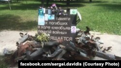 Імпровізований меморіал пам’яті загиблих українських воїнів в Авдіївці, архівне фото