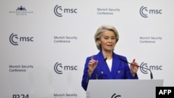 Претседателката на Европската комисија, Урсула фон дер Лајен, зборува на сцената за време на 62-та Минхенска безбедносна конференција (MSC) на 14 февруари 2026 година во Минхен, јужна Германија.