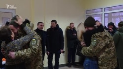 Звільнені прикордонники зустрілись із рідними у Києві (відео)