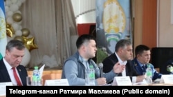 Ратмир Мавлиев (по центру). Апрель 2026 года