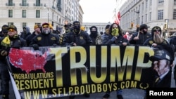 Удзельнікі ультраправай арганізацыі Proud Boys на маршы перад інаўгурацыяй Дональда Трампа 20 студзеня 2025 году, Вашынгтон