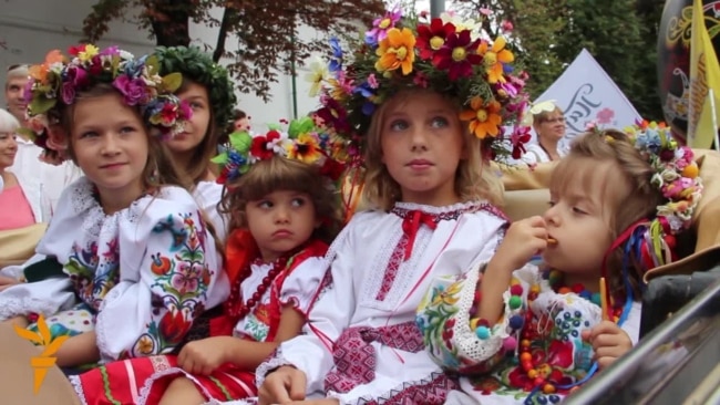 Парад вишиванок у Києві Парад вишиванок у Києві
