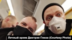 Активист Дмитрий Глуз и Оксимирон в автобусе для задержанных на акции 31 января