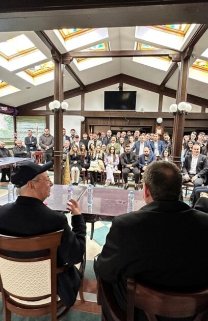 Лидерът на ДПС ДПС Ахмед Доган депутати и активисти изненадващо влязоха