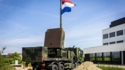 Un radar Thales GM 200 (cum are și Moldova) cu steagul olandez la Hengelo, pe 22 iunie 2026.