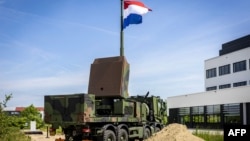 Un radar Thales GM 200 (cum are și Moldova) cu steagul olandez la Hengelo, pe 22 iunie 2026.