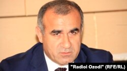Юсуф Рагмон повідомляє на прес-конференції про наслідки заколоту, Душанбе, 4 серпня 2016 року